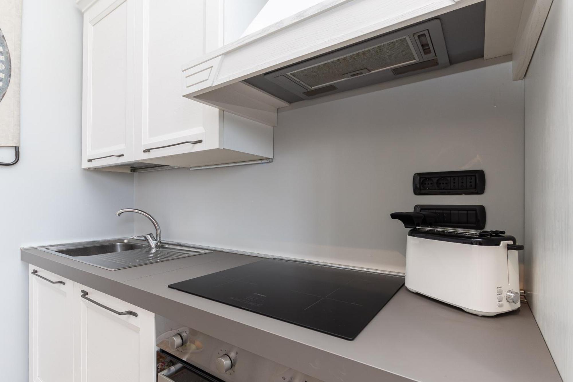 Spacious 3-Bedroom Apartment - 10 Min To City Center & 5 Min To Gaslini Hospital Genova Kültér fotó