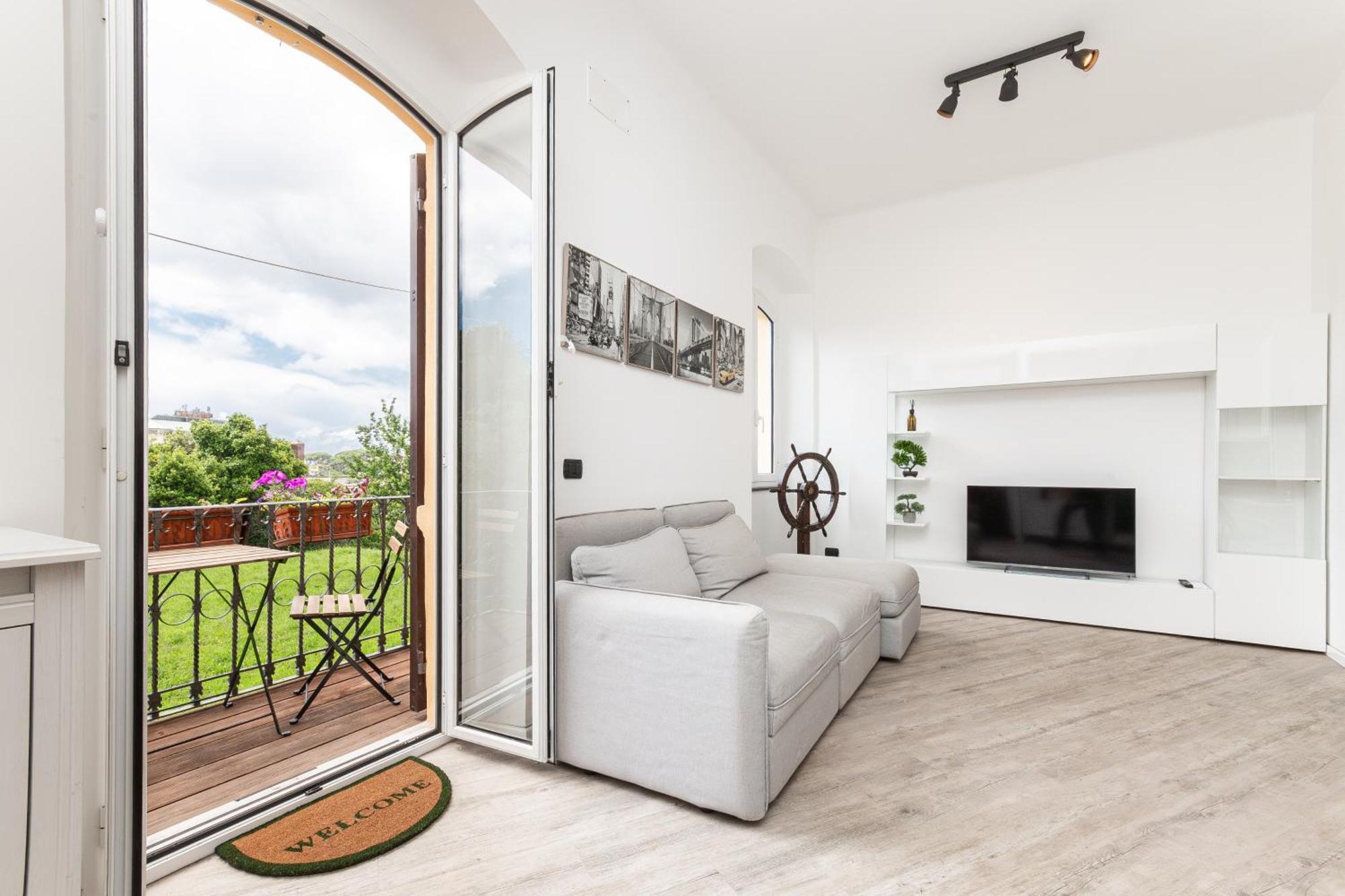 Spacious 3-Bedroom Apartment - 10 Min To City Center & 5 Min To Gaslini Hospital Genova Kültér fotó