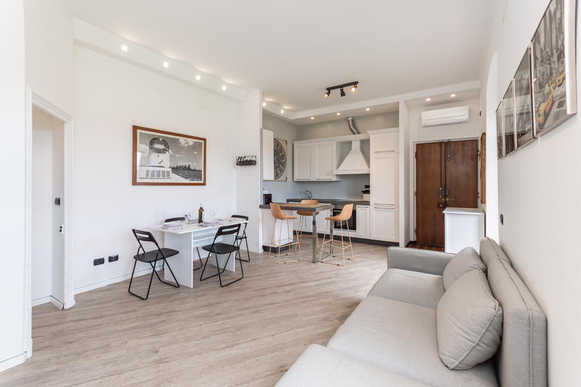 Spacious 3-Bedroom Apartment - 10 Min To City Center & 5 Min To Gaslini Hospital Genova Kültér fotó