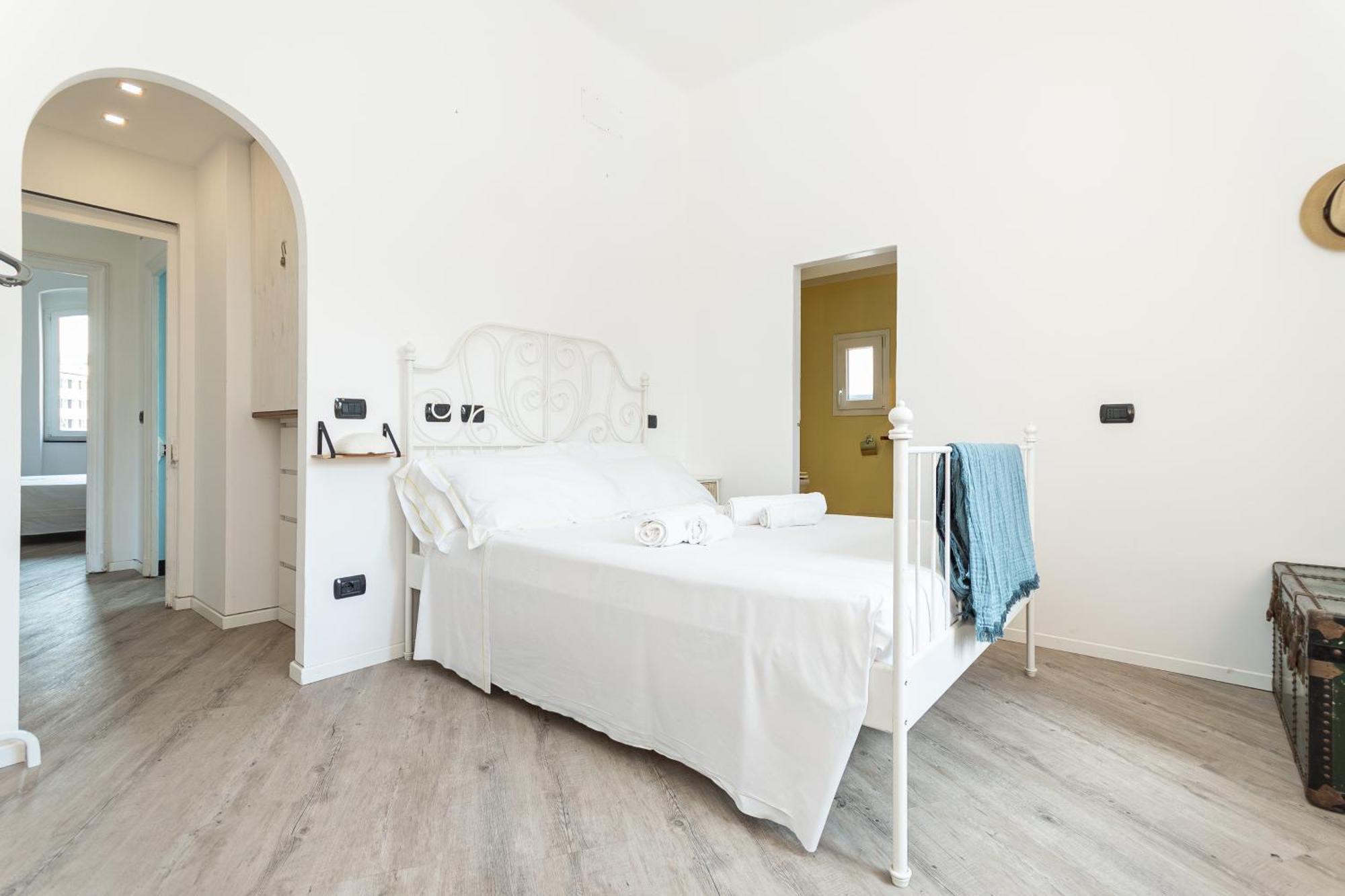 Spacious 3-Bedroom Apartment - 10 Min To City Center & 5 Min To Gaslini Hospital Genova Kültér fotó