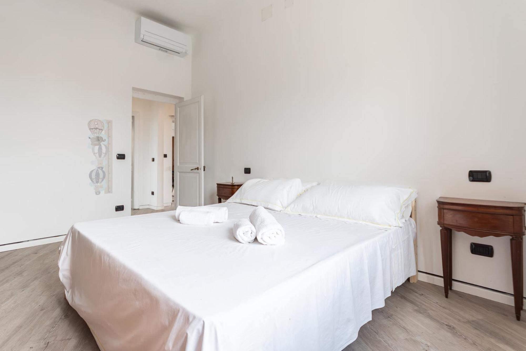 Spacious 3-Bedroom Apartment - 10 Min To City Center & 5 Min To Gaslini Hospital Genova Kültér fotó