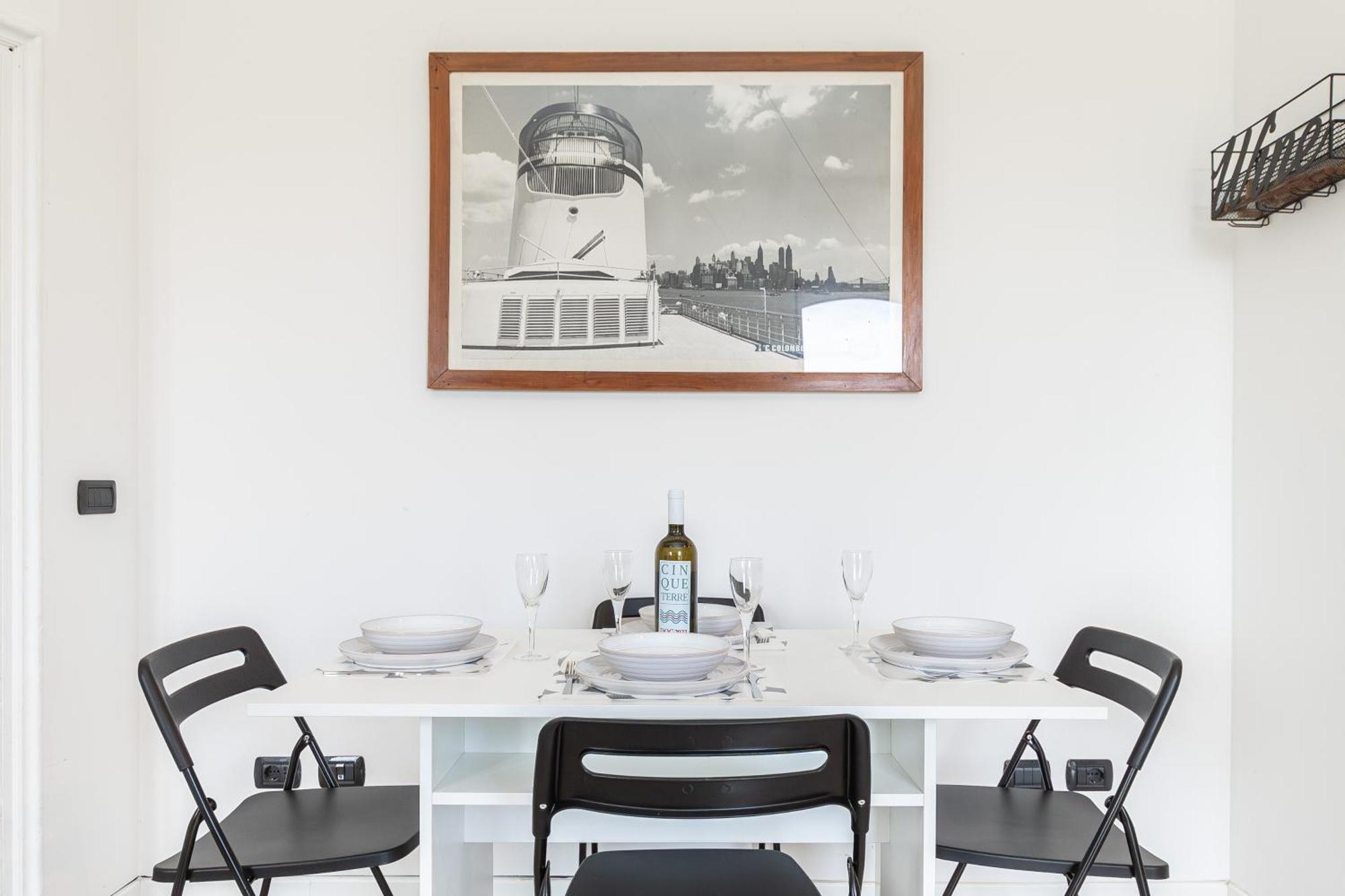Spacious 3-Bedroom Apartment - 10 Min To City Center & 5 Min To Gaslini Hospital Genova Kültér fotó